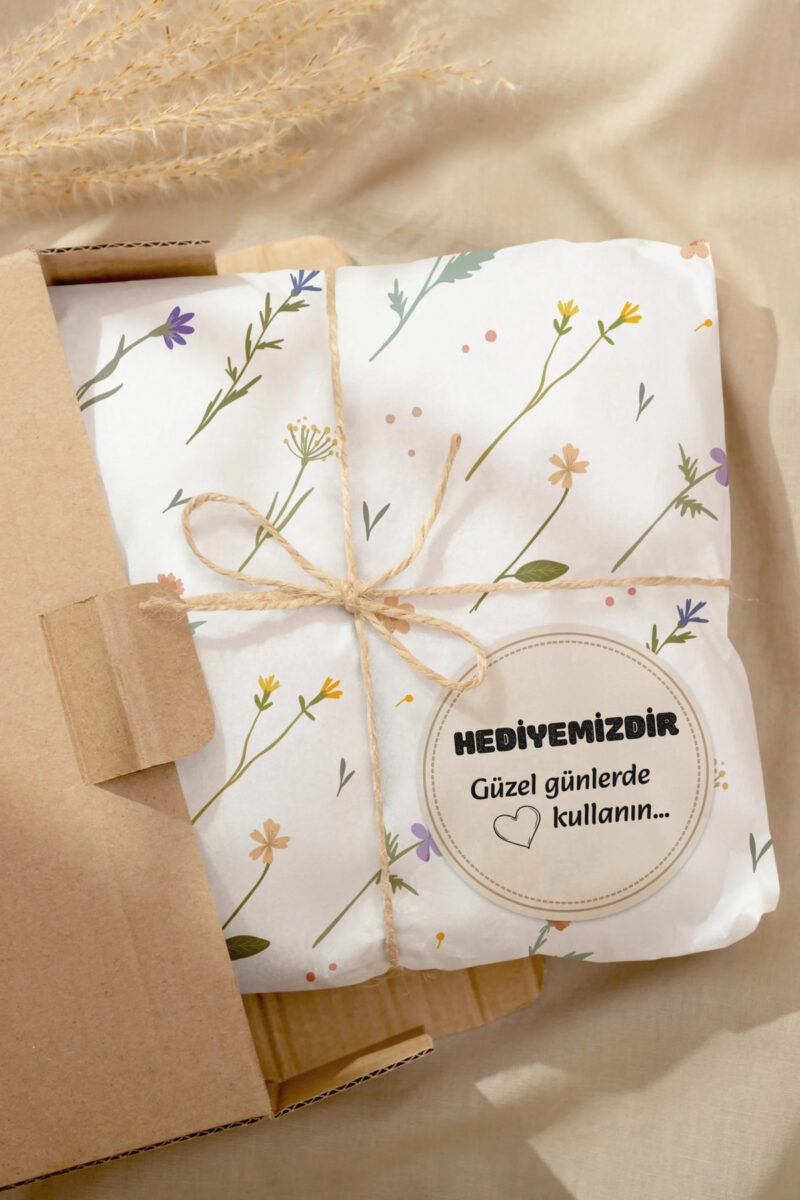 Hediyemizdir Yazılı Sticker Paketleme Kargo Ambalaj Etiketi - 4x4cm 70 Adet